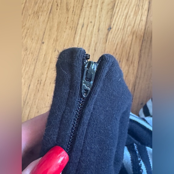 80s Vintage Black Long Sleeve Dress with Black and White Striped Sleeves - Picture 7 of 12